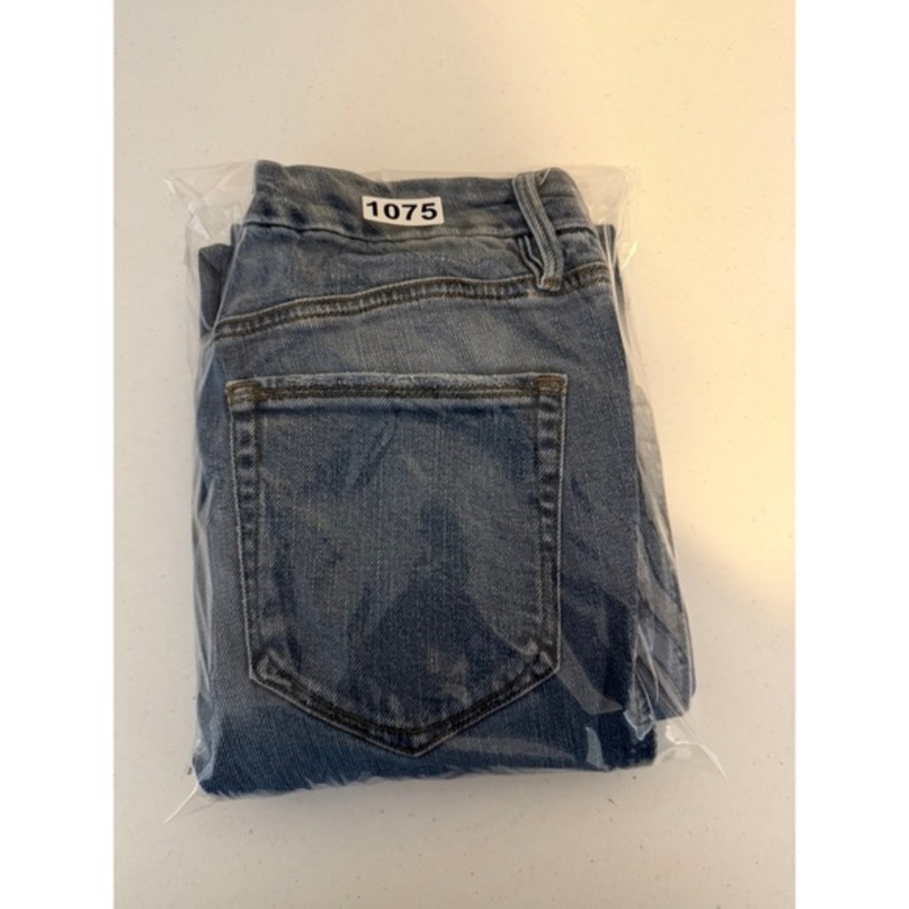 Good American Good Curve Straight Women Size 6/28 Blue Straight Leg Distressed